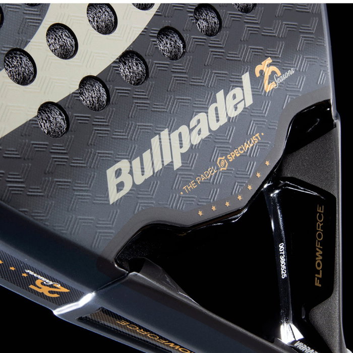 Bullpadel Flow Legend 2026 (Alejandra Salazar) Blanca y Negra Bullpadel Flow Legend 2026 (Alejandra Salazar) Blanca y Negra